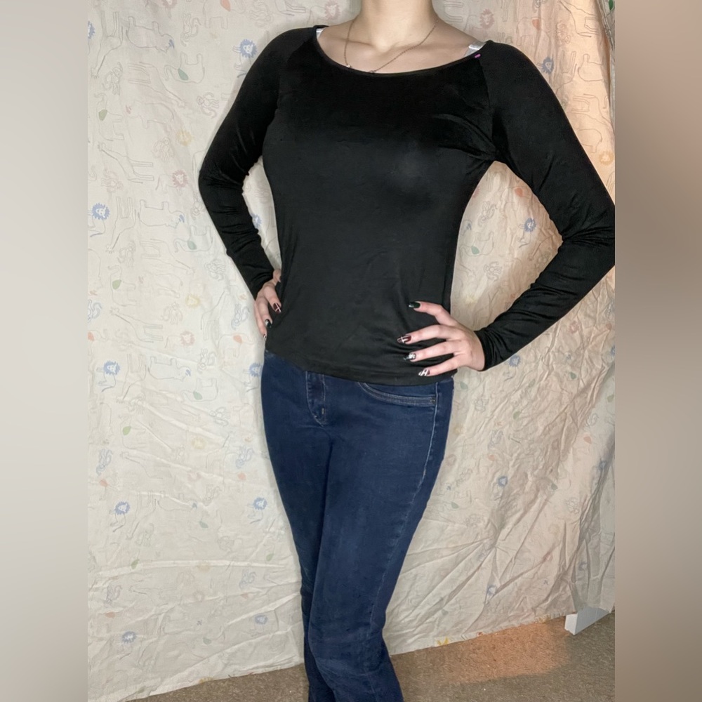 Elegant and beautiful women’s black long sleeve top SO COMFY AND ATTRACTIVE